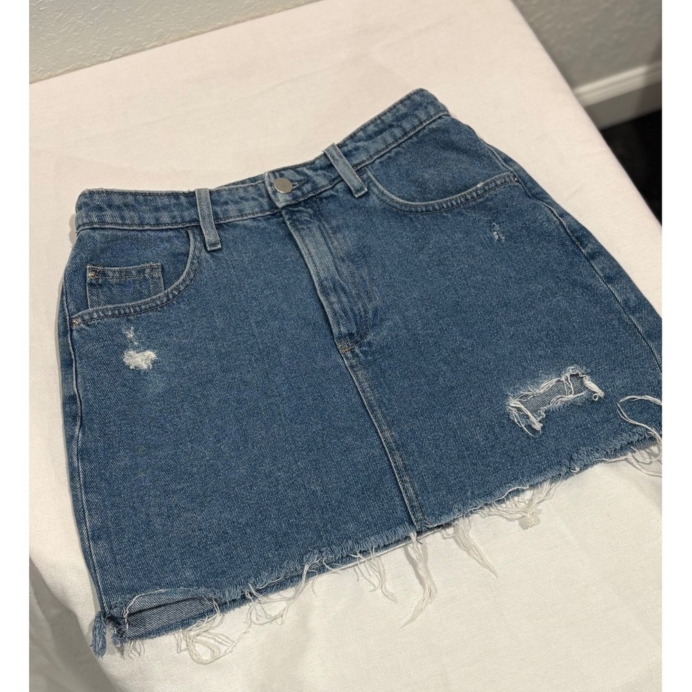 H&M‎ Size 8 Distressed Denim Skirt With Raw Hem - Picture 2 of 5